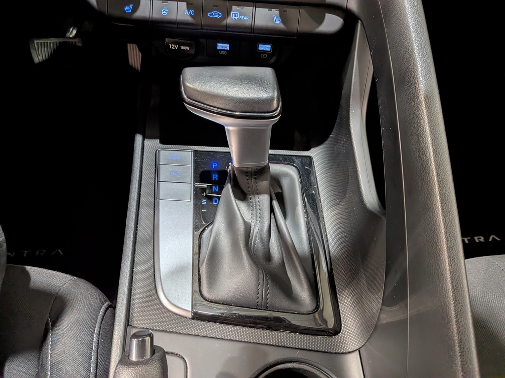 Hyundai Elantra 2023