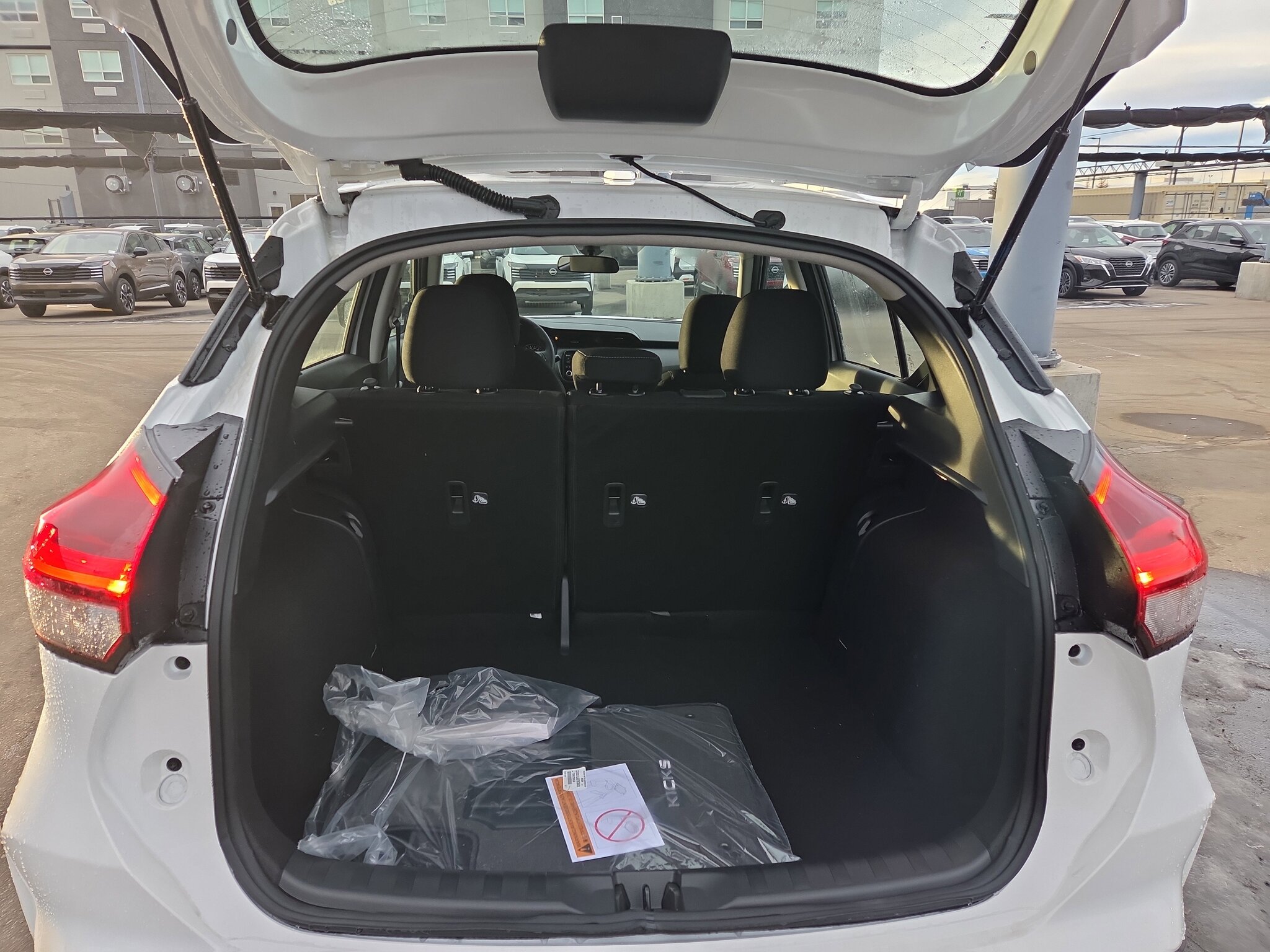 2025 Nissan Kicks Play