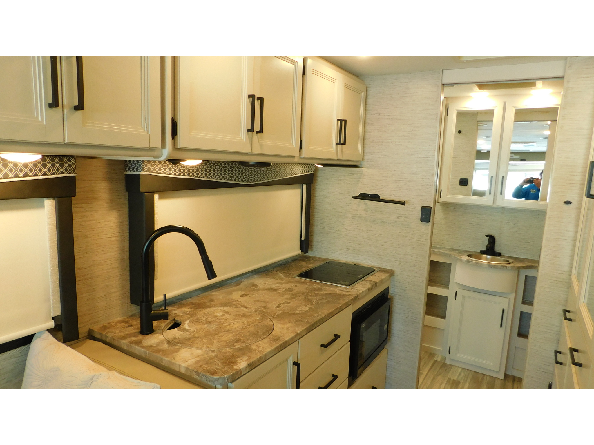 2022 Thor Motor Coach Vegas