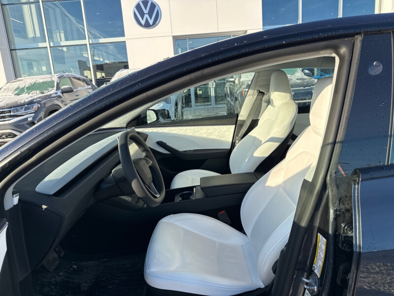 2025 Tesla Model 3 - Gallery image 12