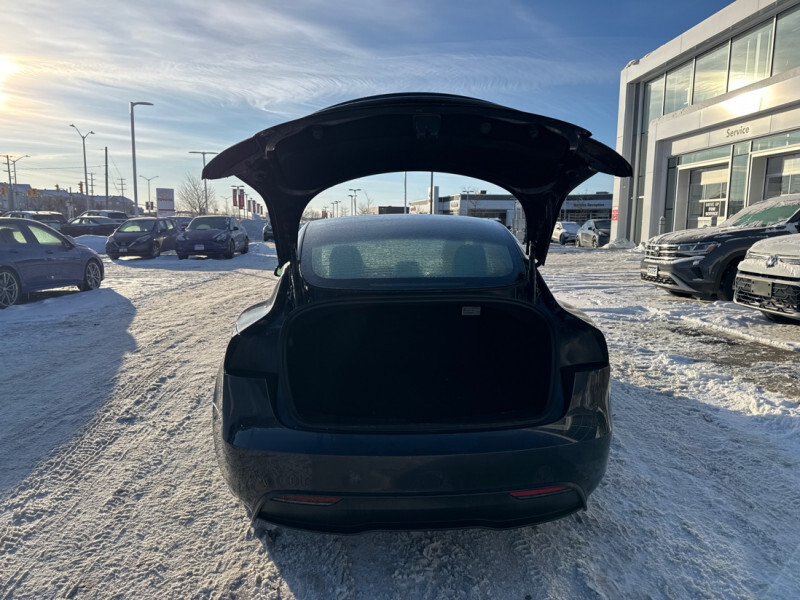 2025 Tesla Model 3 - Gallery image 9