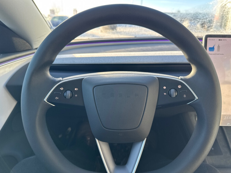 2025 Tesla Model 3 - Gallery image 15