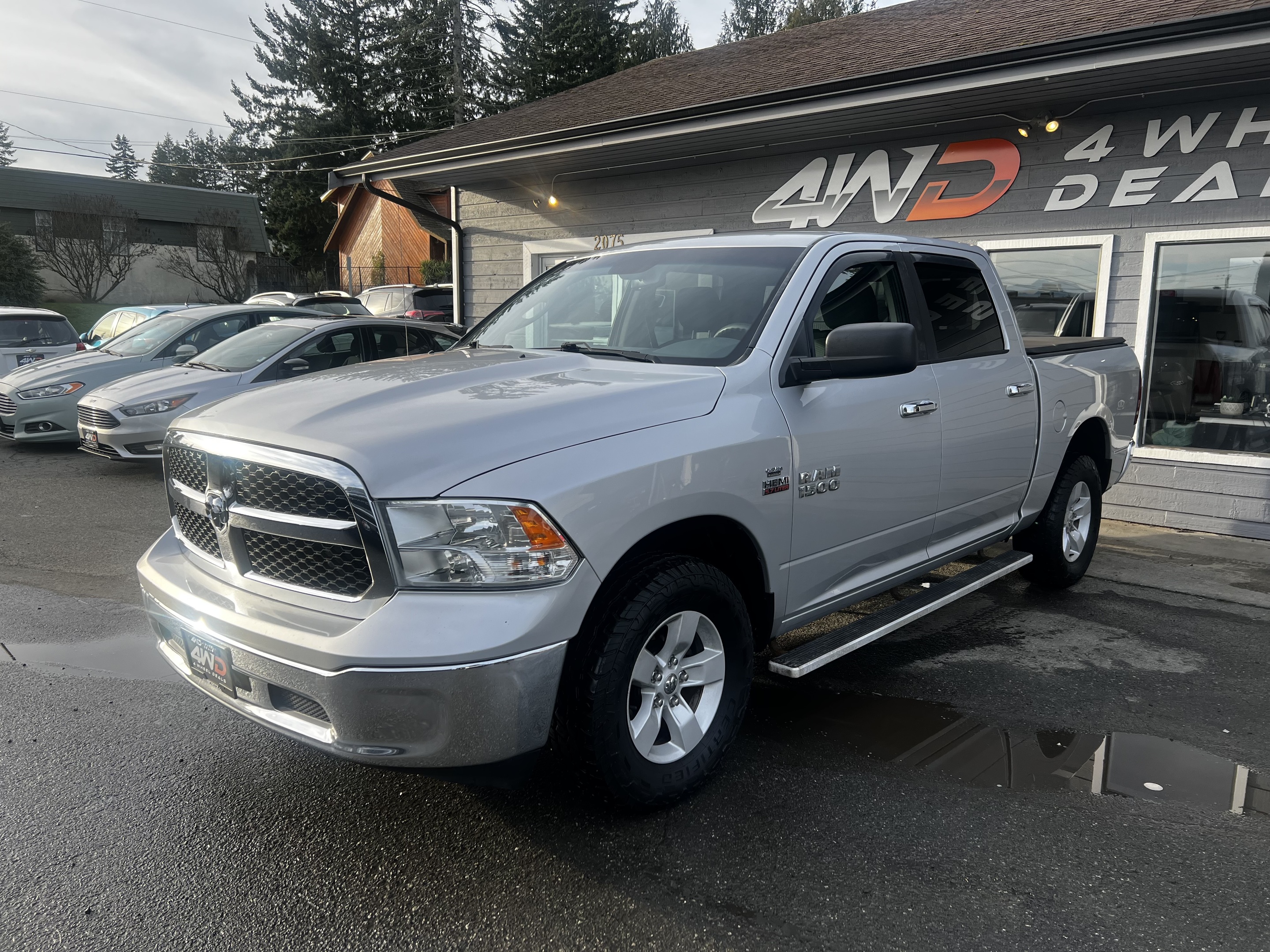 2016 RAM 1500 SLT Crew Cab 4WD