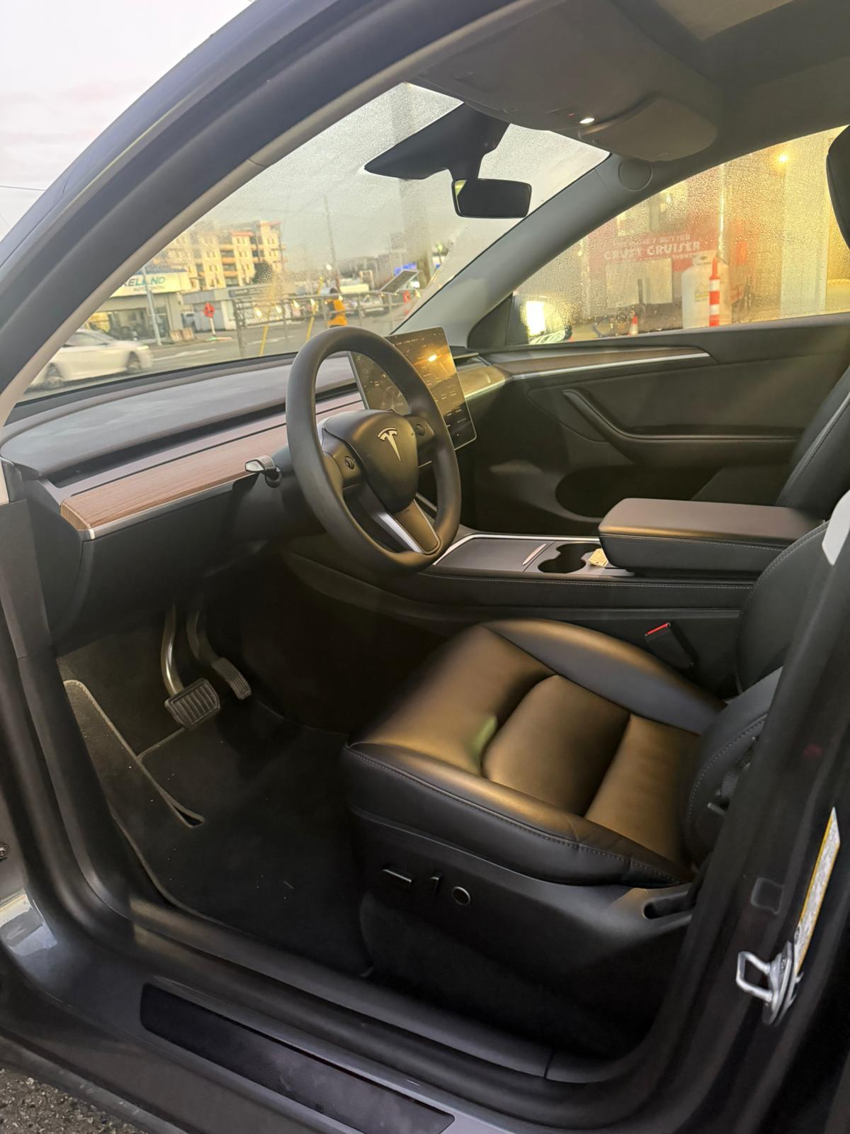 2023 Tesla Model Y — view 8