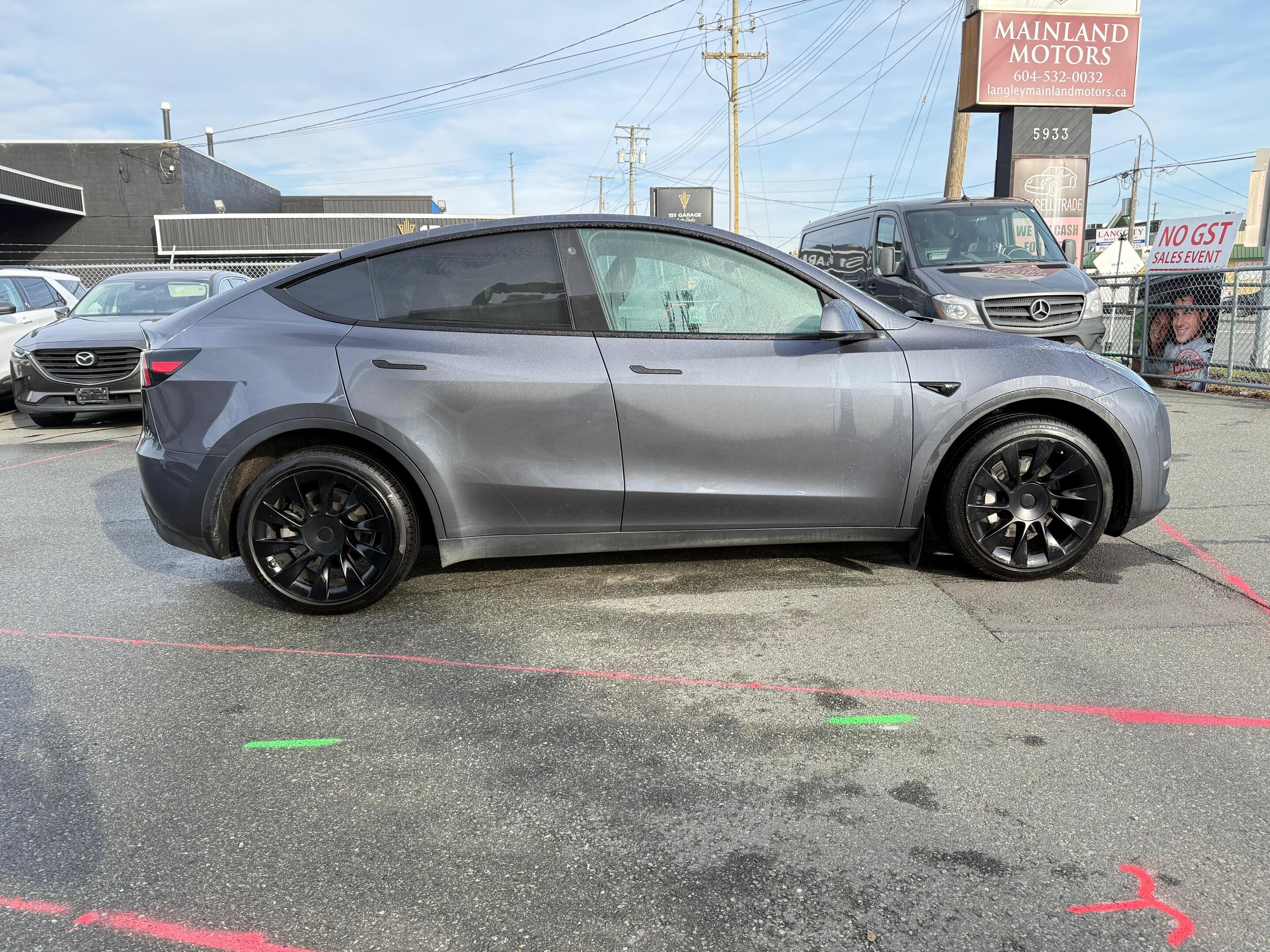 2023 Tesla Model Y — view 4