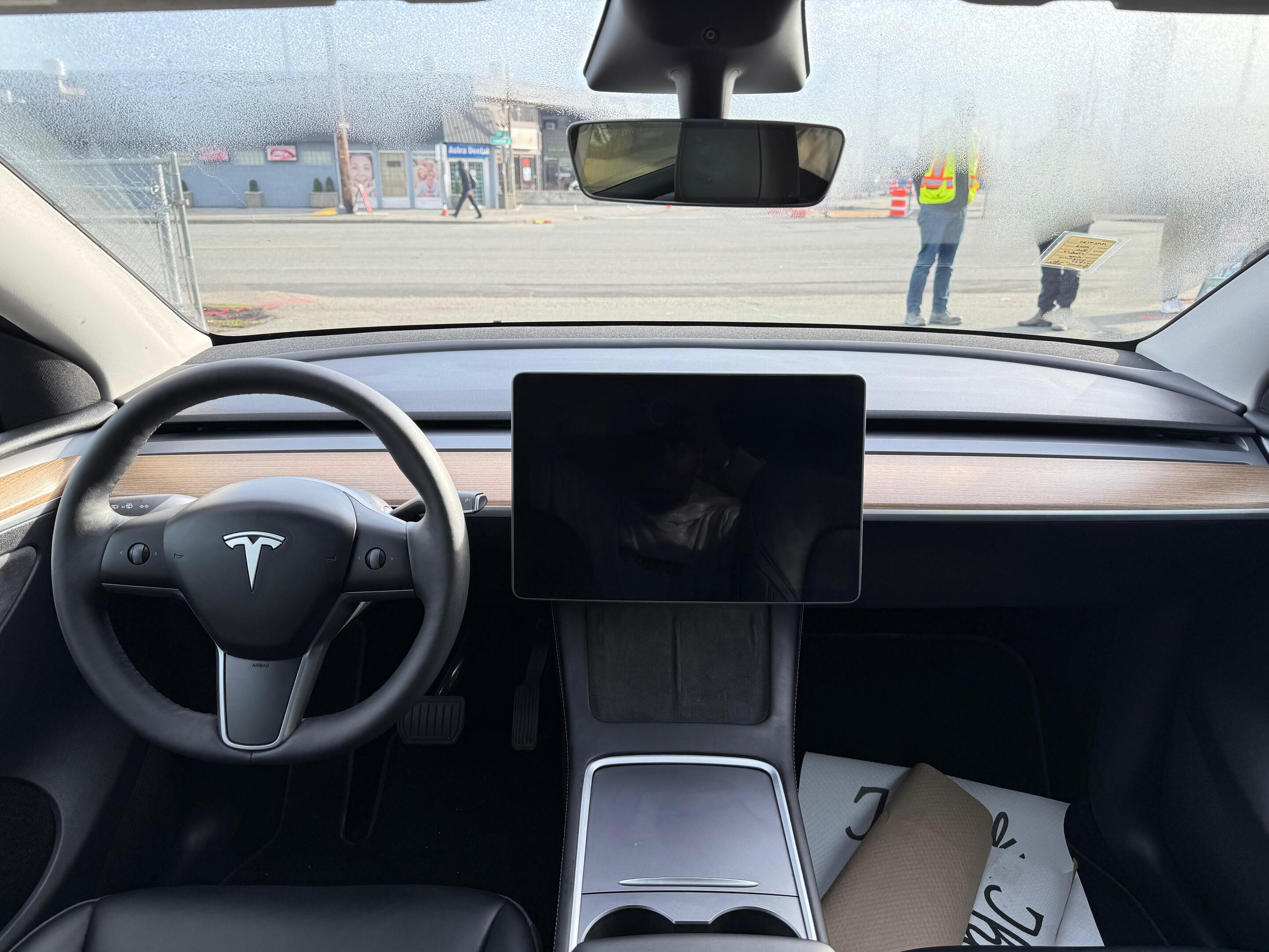 2023 Tesla Model Y — view 11