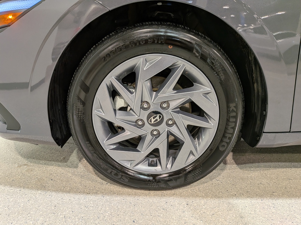 Hyundai Elantra 2025