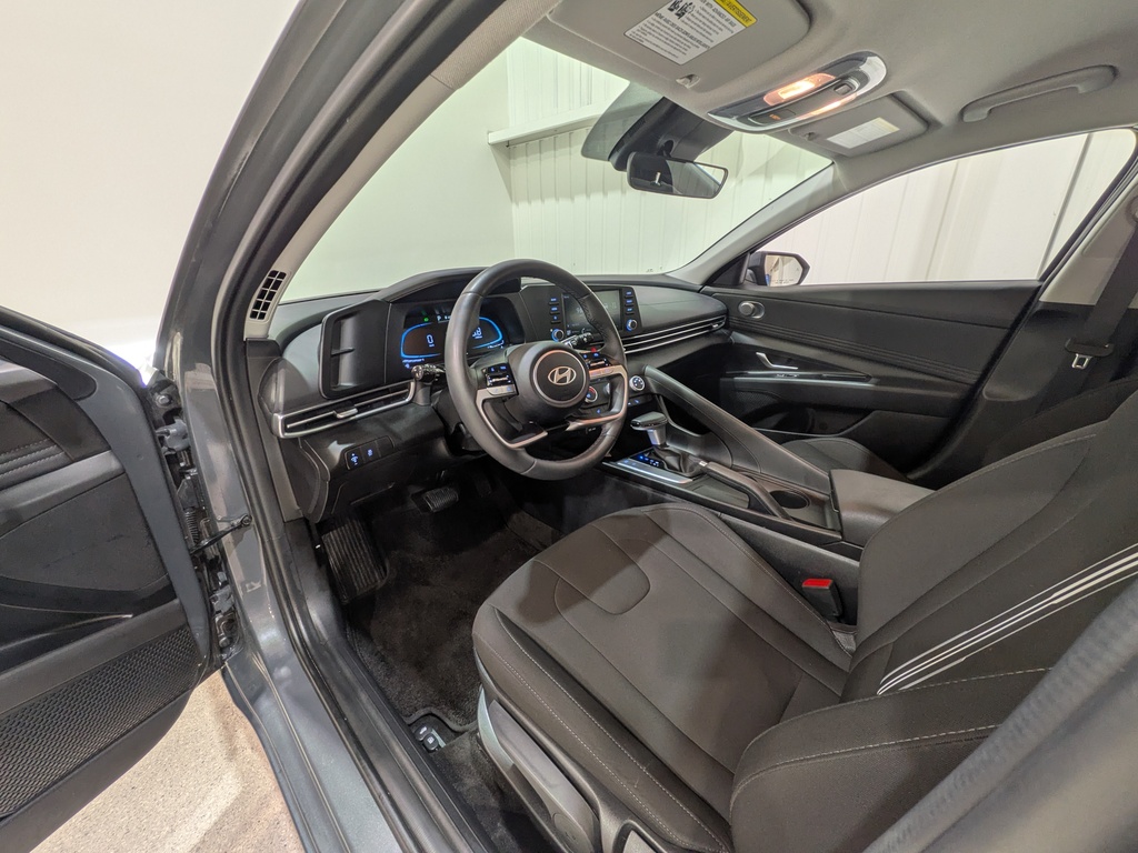 Hyundai Elantra 2025