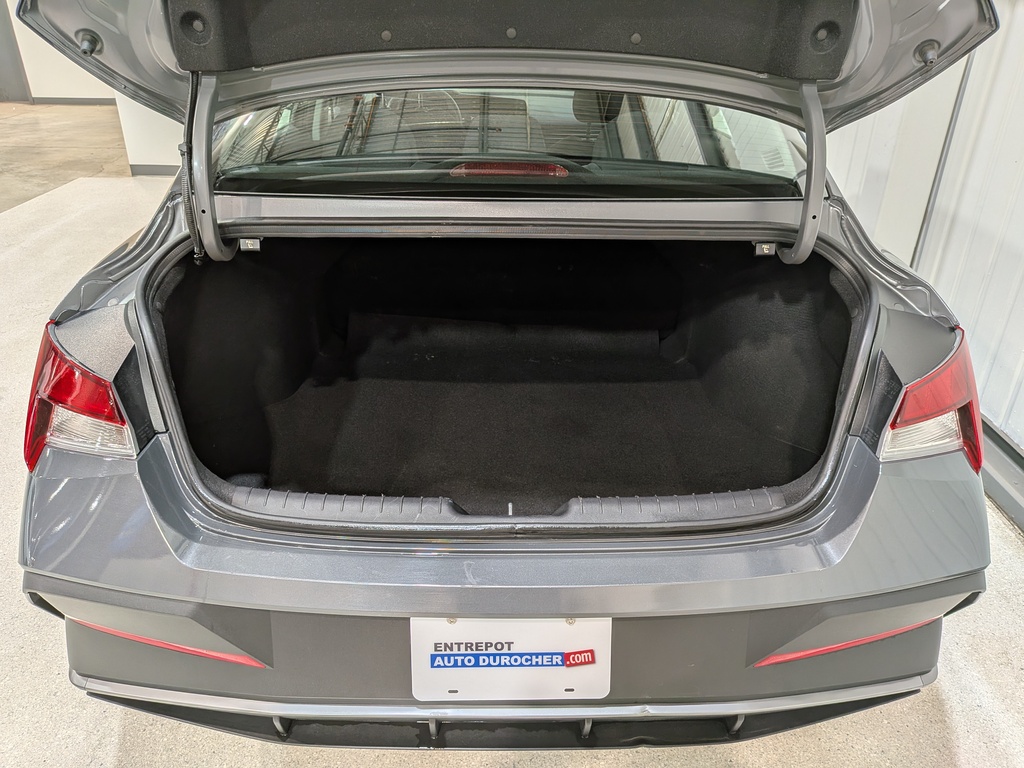 Hyundai Elantra 2025