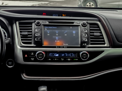 used 2019 Toyota Highlander car, priced at $30,995