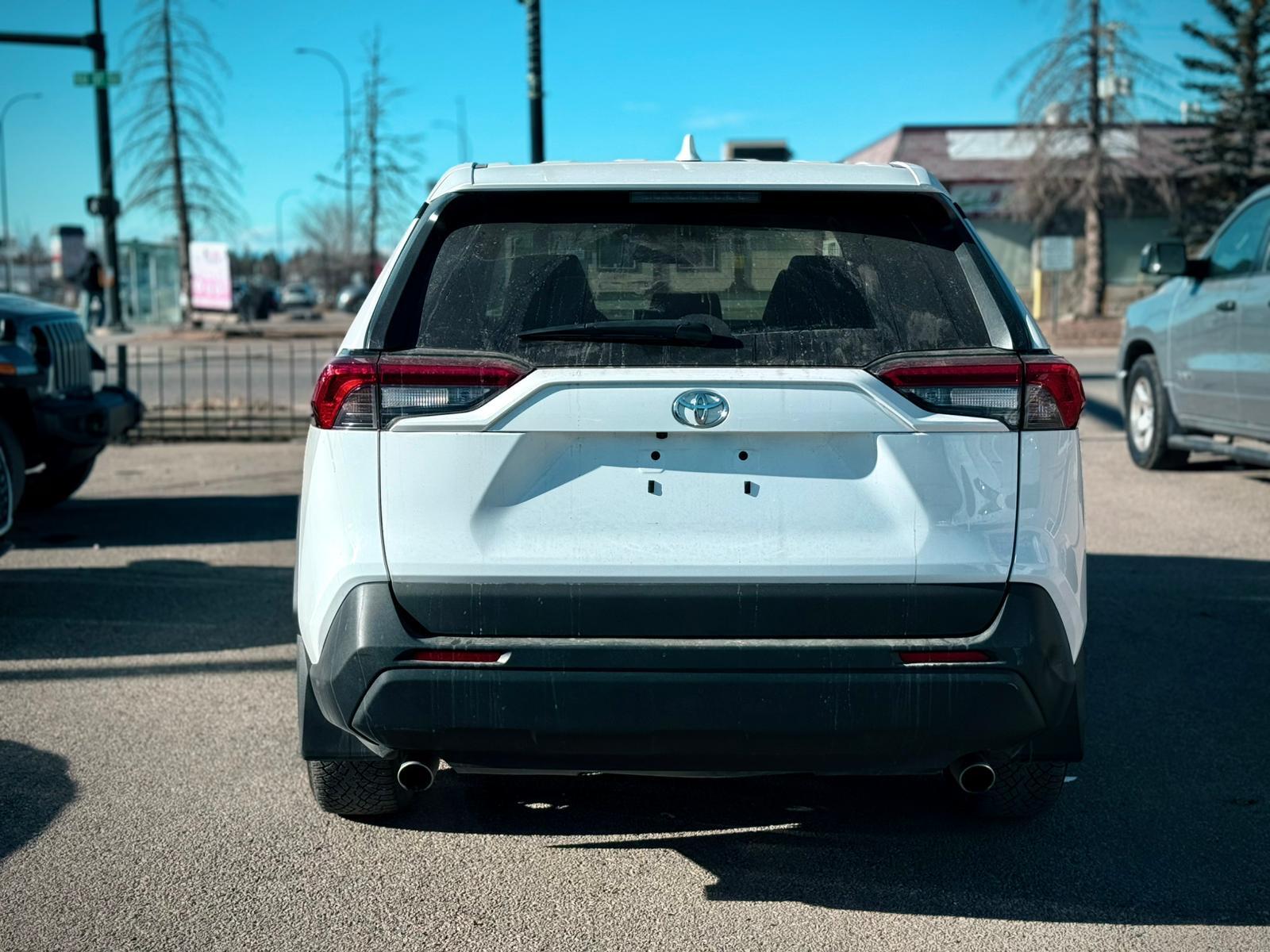 2023 Toyota RAV4 — view 5