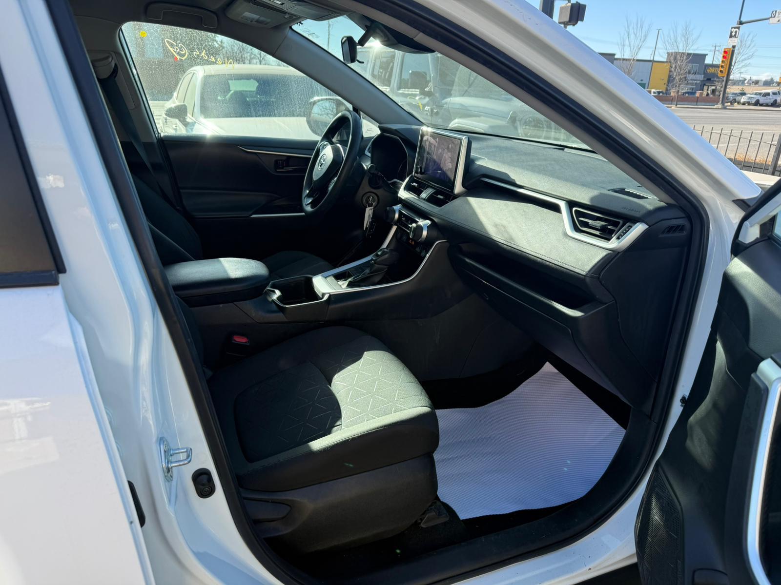 2023 Toyota RAV4 — view 9