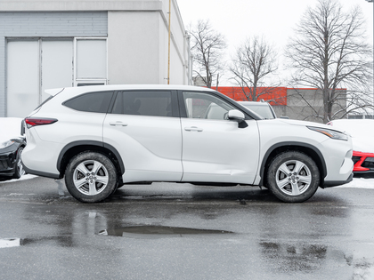 used 2024 Toyota Highlander car, priced at $45,495