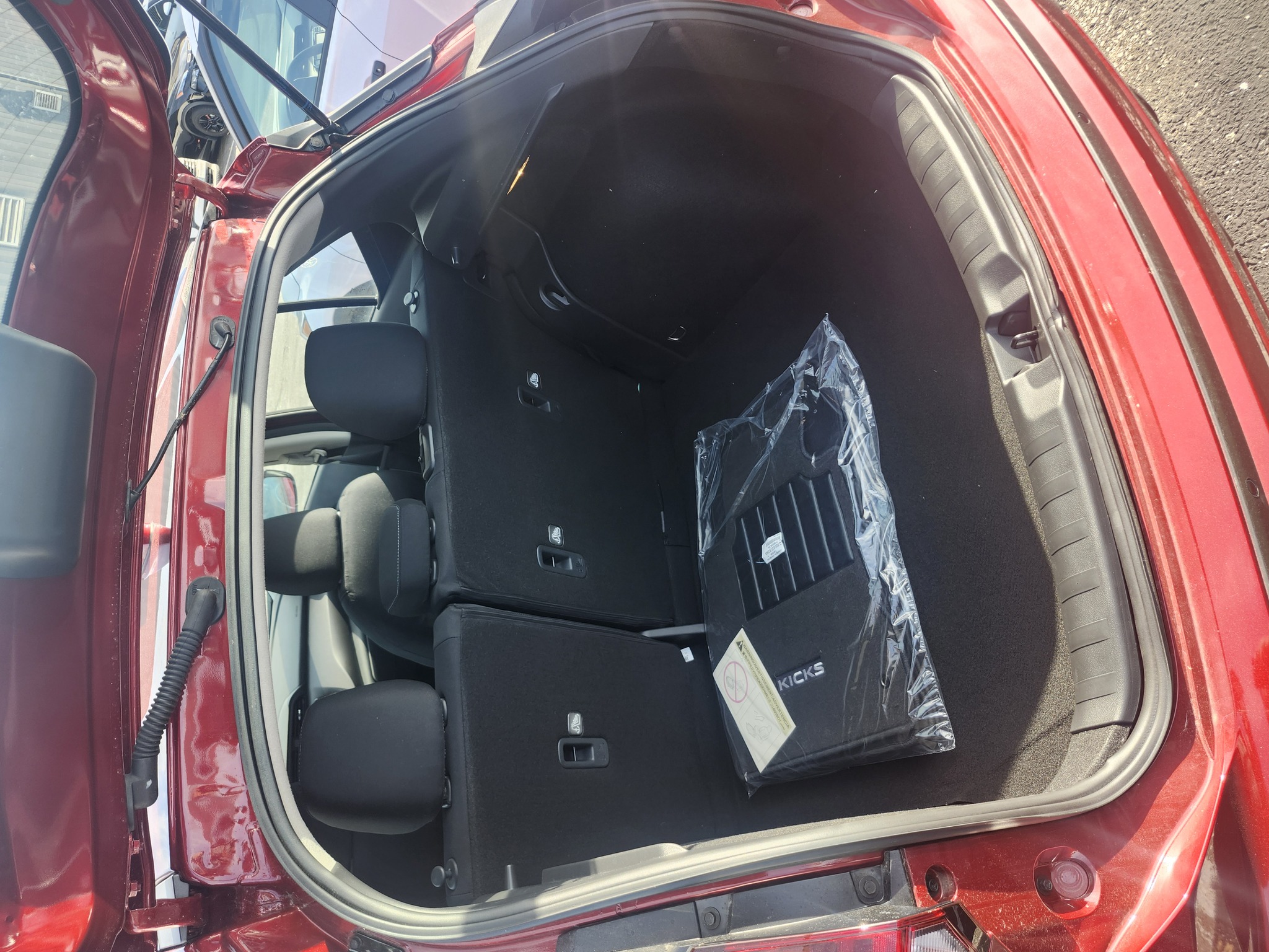 2025 Nissan Kicks Play