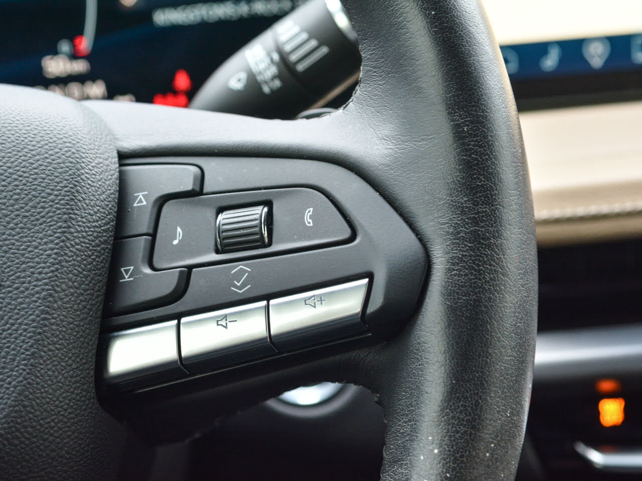 2024 Cadillac XT4 - Gallery image 16