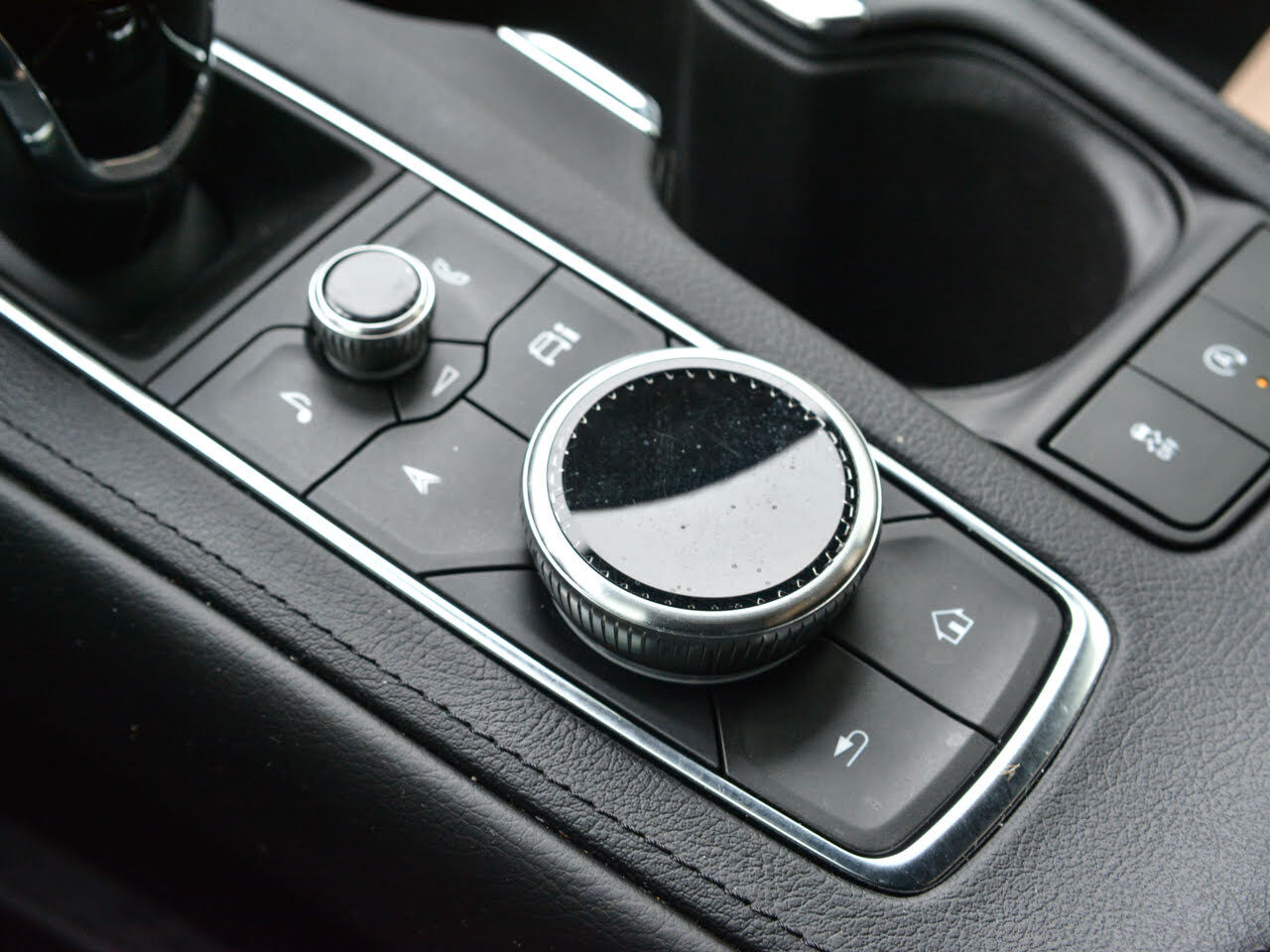 2024 Cadillac XT4 - Gallery image 19