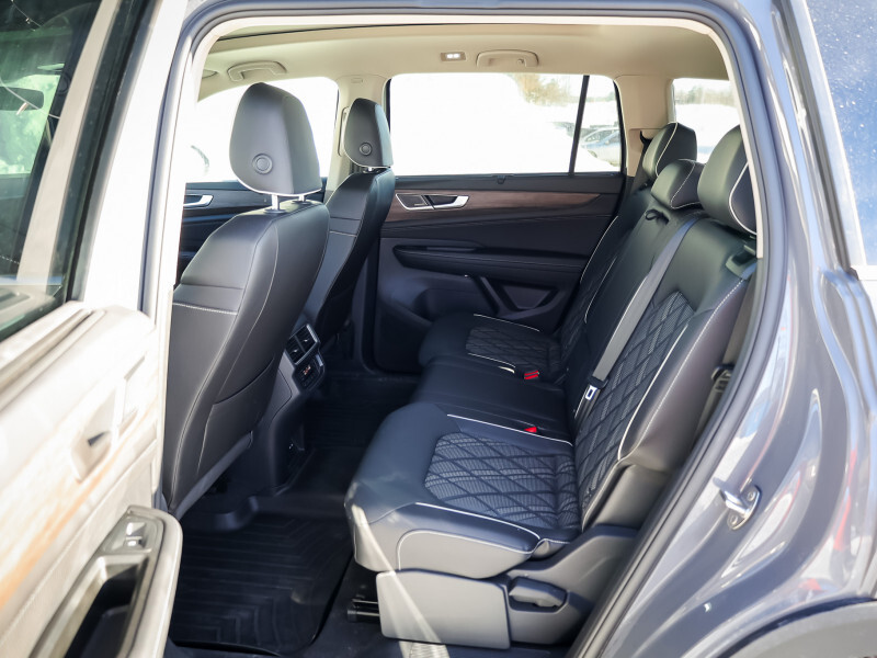 2025 Volkswagen Atlas - Gallery image 8
