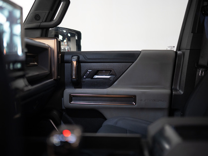 used 2025 GMC HUMMER EV SUV car, priced at $105,900