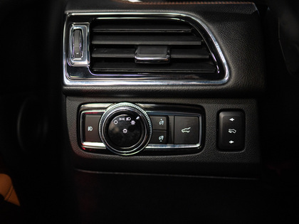 used 2021 Lincoln Navigator car, priced at $53,900