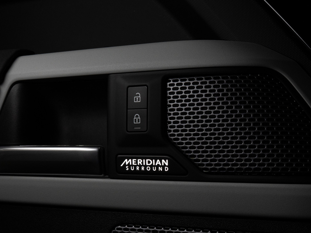 2023 Land Rover Defender 110 SE, Toronto, Cash