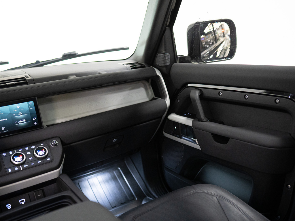 2023 Land Rover Defender 110 SE, Toronto, Cash