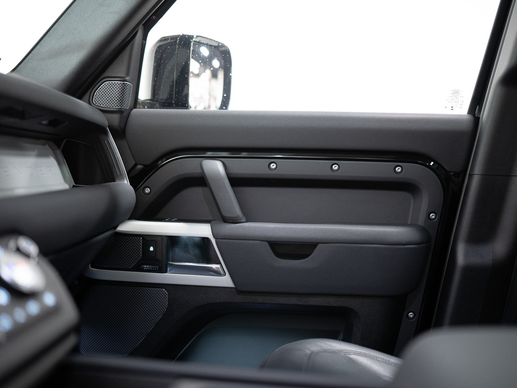 2023 Land Rover Defender 110 SE, Toronto, Cash