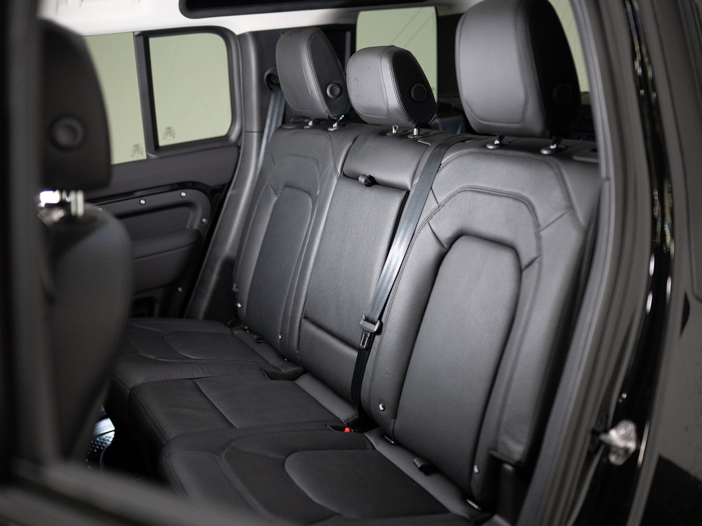 2023 Land Rover Defender 110 SE, Toronto, Cash