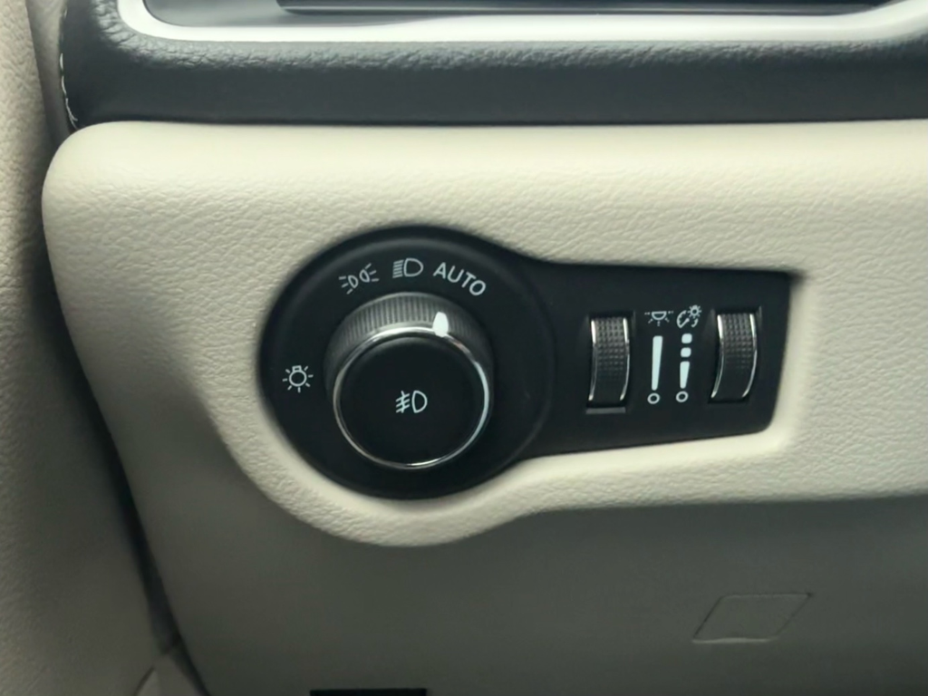 2023 Chrysler Pacifica - Gallery image 12