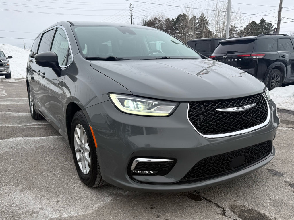 2023 Chrysler Pacifica - Gallery image 3