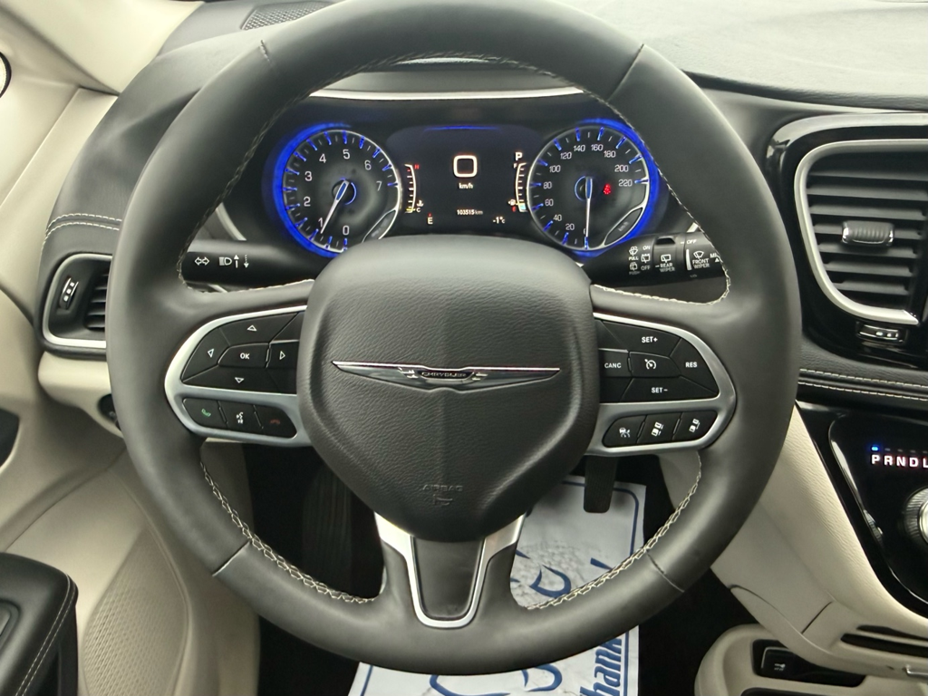 2023 Chrysler Pacifica - Gallery image 2