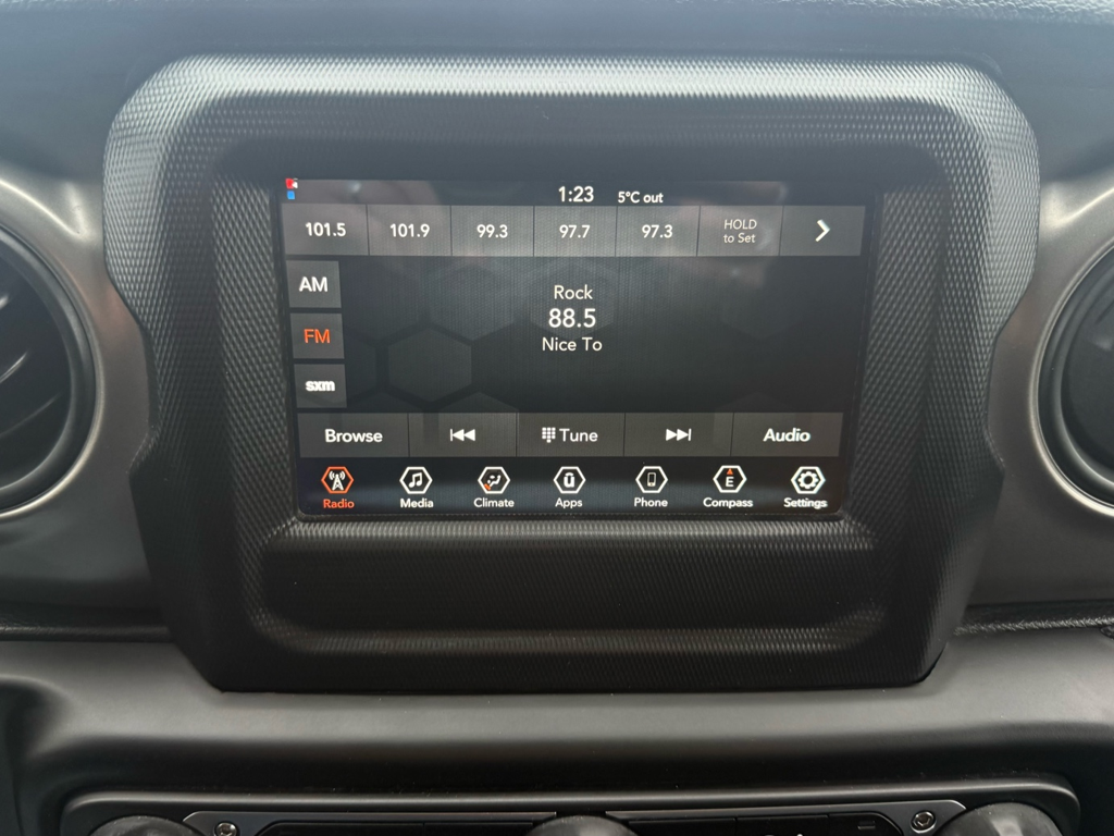 2022 Jeep Wrangler - Gallery image 18