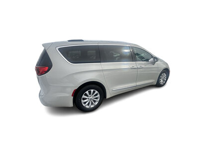 used 2017 Chrysler Pacifica car, priced at $15,998