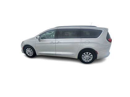 used 2017 Chrysler Pacifica car, priced at $15,998