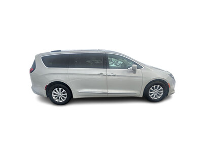 used 2017 Chrysler Pacifica car, priced at $15,998