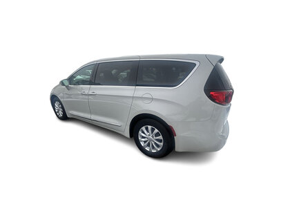 used 2017 Chrysler Pacifica car, priced at $15,998