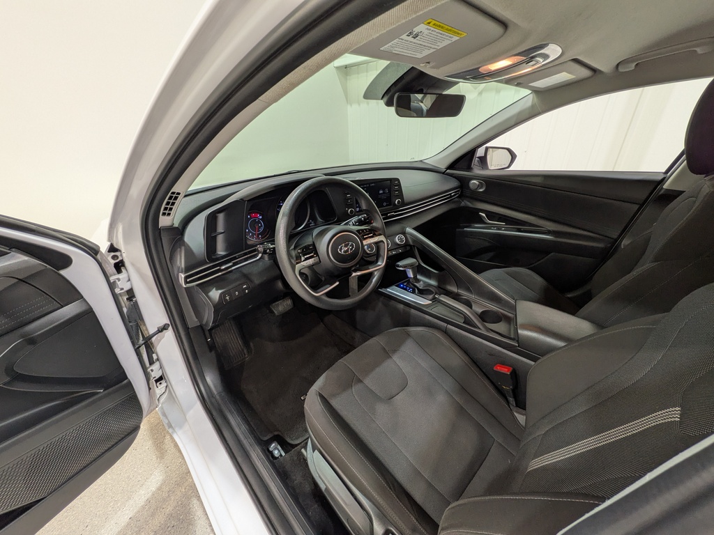 Hyundai Elantra 2022