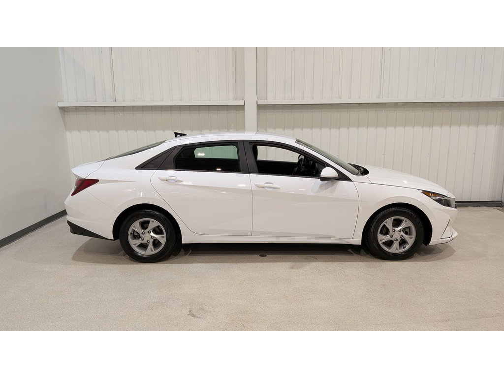 Hyundai Elantra 2022