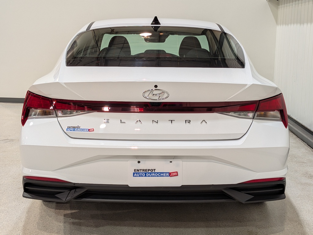 Hyundai Elantra 2022