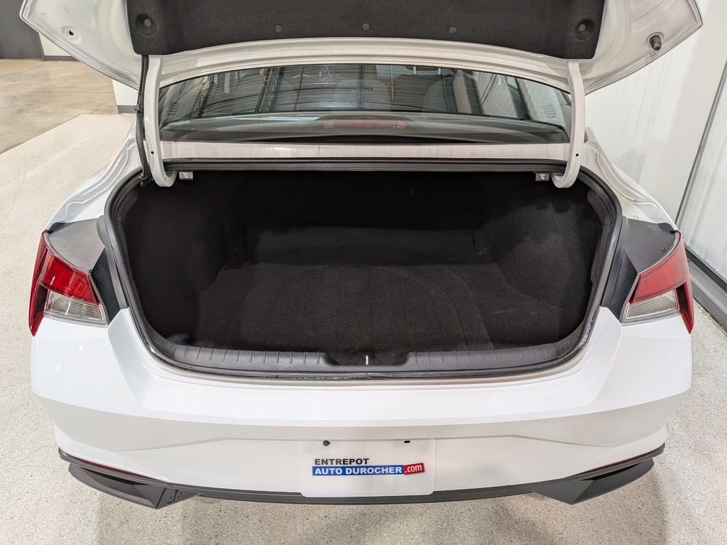 Hyundai Elantra 2022