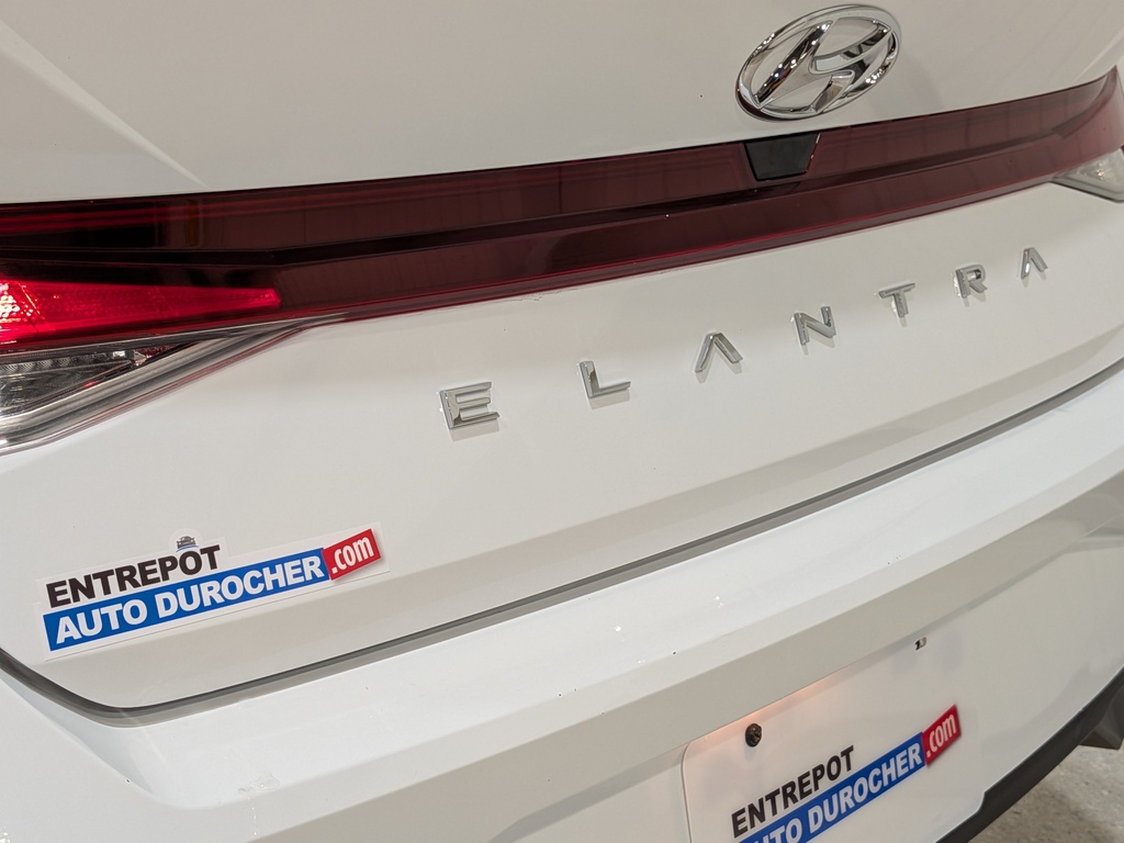 Hyundai Elantra 2022