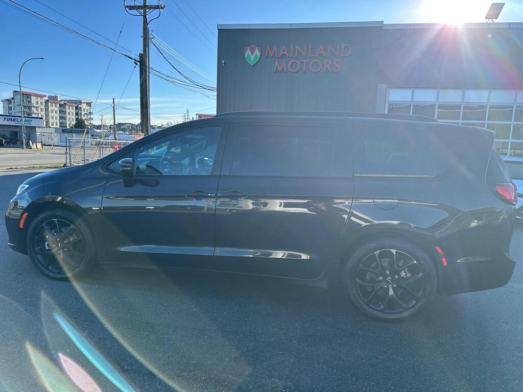 2023 Chrysler Pacifica — view 10
