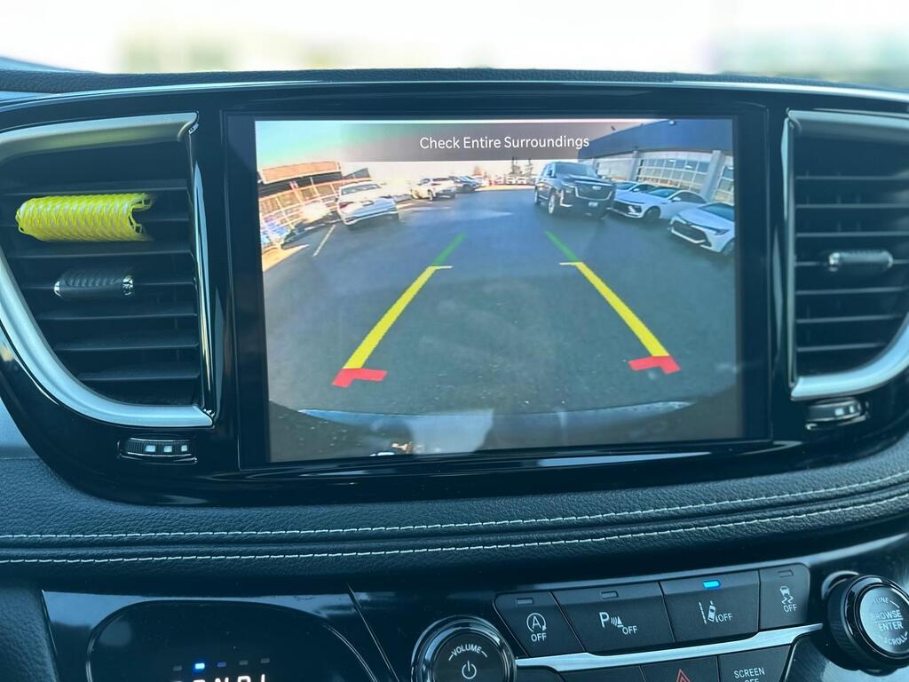 2023 Chrysler Pacifica — view 13