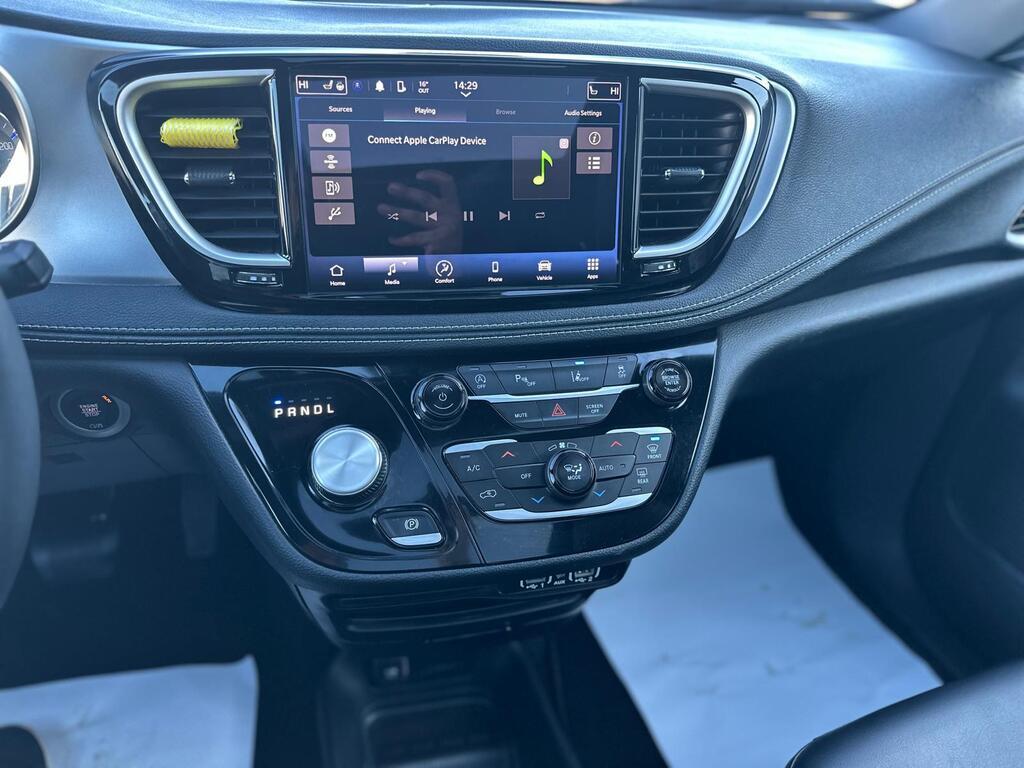 2023 Chrysler Pacifica — view 16