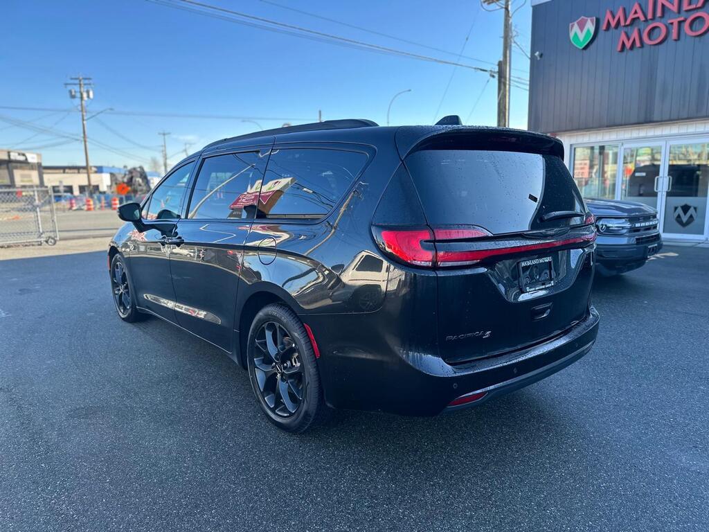 2023 Chrysler Pacifica — view 6