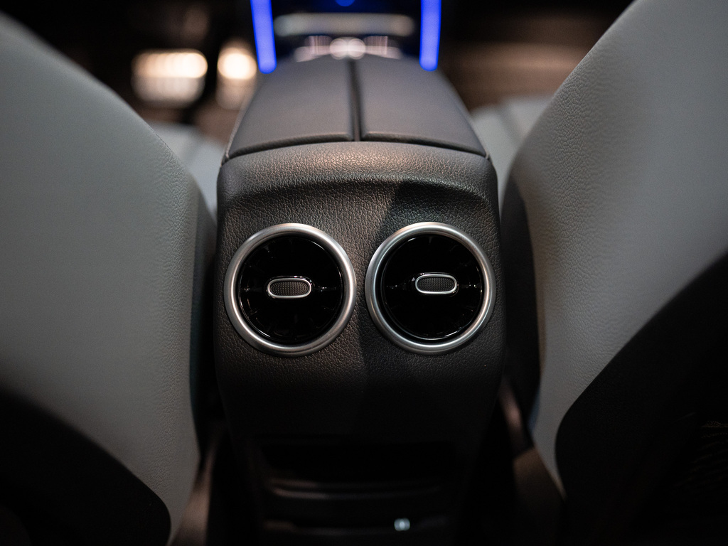 2025 Mercedes-Benz GLB 250 4MATIC, 多伦多, 全款车