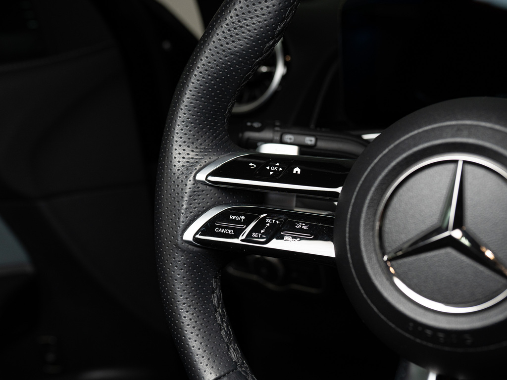 2025 Mercedes-Benz GLB 250 4MATIC, 多伦多, 全款车