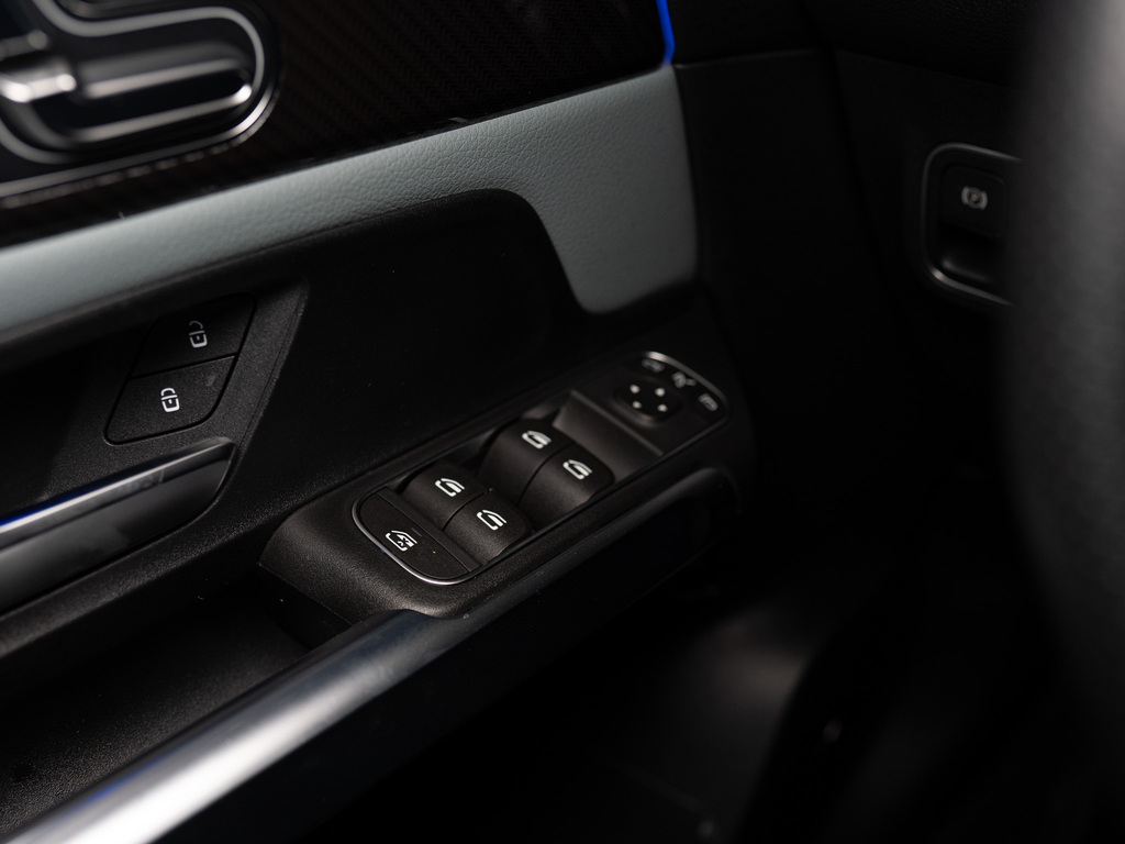 2025 Mercedes-Benz GLB 250 4MATIC, 多伦多, 全款车