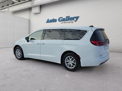 used 2024 Chrysler Pacifica car, priced at $36,287