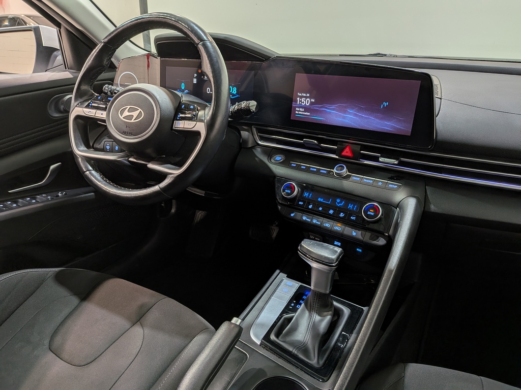 Hyundai Elantra 2024