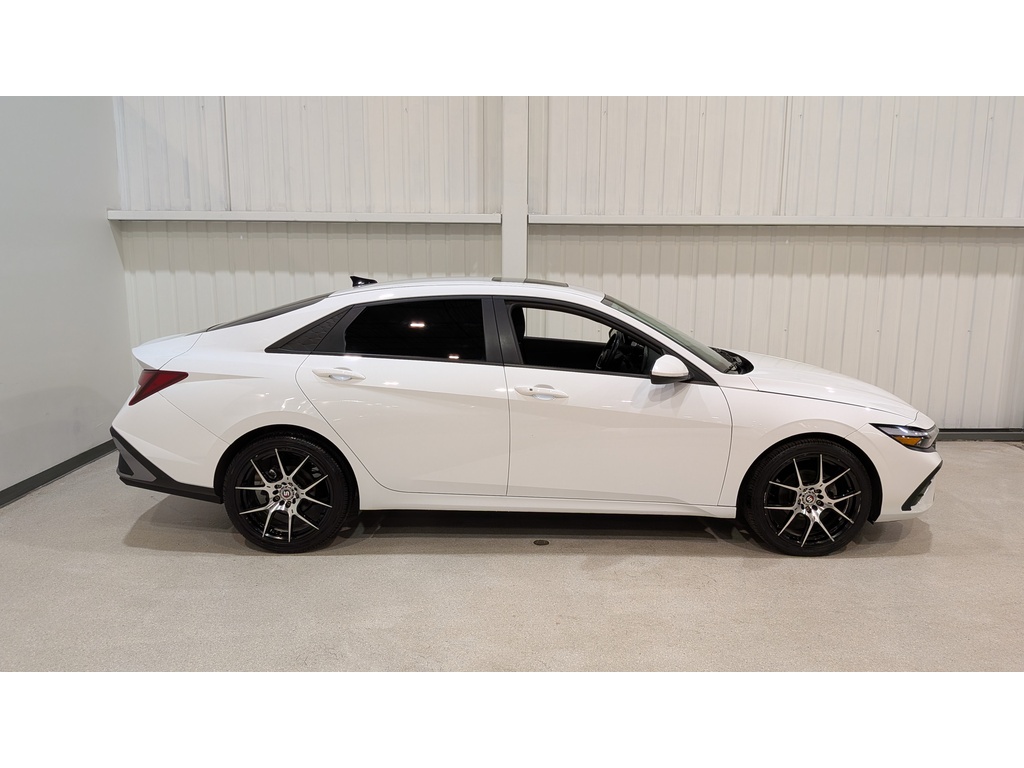 Hyundai Elantra 2024